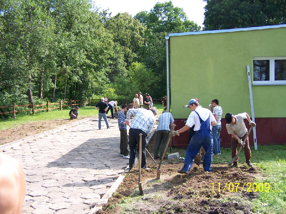 Prace porzdkowe prze domki lipiec 2009