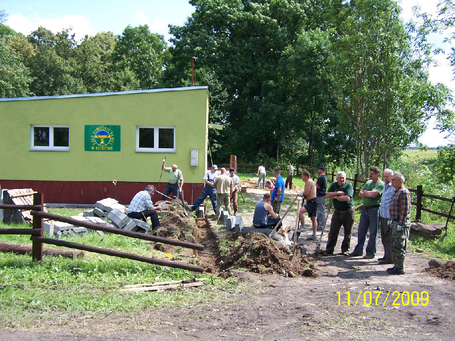 Prace porzdkowe prze domki lipiec 2009