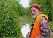 Na tej drodze, wyje�d�onej przez my�liwych na ATV (quad), po deszczu susz� pi�rka spruce grousy, nasze jarz�bki.