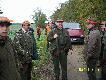 Bierni uczestnicy drugiego miotu ,oczekiwali na poluj�cych na drodze,w miejscu zbi�rki.