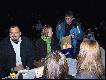 Julek cz�stuje bu�kami
