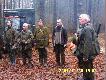Czapki z g��w przed pokotem.