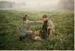 �p Dziadek wraz z dewizowcem przy strzelonym byku. Mglisty poranek. Lata 80'te. DB