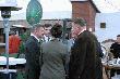 Przewodnicz�cy dr Bloch podczas przerwy w rozmowie m.in. z pos�em Stanis�awem Wzi�tkiem