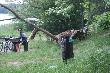W �mietniku "upolowa�' dwie bu�ki, kie�bas� i otwart� konserw�...