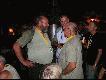 Pierwszy Zajazd na Toru�
I sta�o si� to, co zakwit�o w g�owach kilku zapale�c�w.
20.08.2005 r. to data, kt�r� pami�ta� b�d� pokolenia. W dniu tym nast�pi� pojedynek dw�ch wielce zaprzyja�nionych Team�w - czyli PIERWSZY  ZAJAZD  NA  TORU�.  
Rzecz oczywi�cie odby�a si� pod b��kitn� flag� z odpowiednim napisem, autorstwa "MR�WY" od PUCHACZY.
Wielu spodziewa�o si� po wcze�niejszych postach zmaga� na or� wszelki, a tu niespodzianka... b��kitny kolor flagi i ubior�w Botang Teamowc�w, niczym si�y ONZ, roztoczy� przyjacielski parasol nad Dream Teamem.
Zwyci�y�a przyja��, ch�� spotkania si� i wzajemnego poznania.
Wynik jest  jeden - spotykamy si� za rok!
