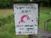 Foto 58:
Wykorzystanie dawnego rytu jako wsp�czesne ostrze�enie przed �liskimi schodkami i �cie�k� :-)