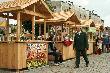 Na stoiskach prezentowali si� ludowi tw�rcy.