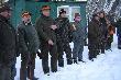5-12-2010 Go�cinne polowanie w Kole Nr 8 " Klub My�liwski" z Ostrowa Wielkopolskiego – Zbi�rka – Trzeci od lewej Kolega Maciej, to dzi�ki niemu mog�em uczestniczy� w tym wyj�tkowym polowaniu , jeszcze raz BARDZO dzi�kuje! DARZ B�R!