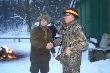 5-12-2010 Go�cinne polowanie w Kole Nr 8 " Klub My�liwski" z Ostrowa Wielkopolskiego – przyjmuje gratulacje od prowadz�cego polowanie zosta�em Kr�lem Polowania
