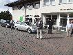 Puchar Komisji Strzeleckiej w Szczecinie
28.08.2011 r.-strzelnica w Pucicach k.Szczecina.
Zorganizowanie zawodw strzeleckich nie jest jakim wielkim wyczynem.Ale zorganizowanie ciekawych zawodw strzeleckich,w fajnym towarzystwie,obsugiwanych przez dobrych,znajcych si na rzeczy sdziach oraz w miar niedrogo,przy zachowaniu pewnych standardw,wymaga ju sporego zaangaowania kilku ludzi.Szczeciska organizacja po raz wtry udowodnia,e "chcie  znaczy mc".Spdzenie kilku godzin na wieym powietrzu jest na pewno znacznie korzystniejsze ni siedzenie przed telewizorem czy nad szklank jakiego"browara".Chocia to ostatnie wcale nie musi by nudne lub nieciekawe.Dla nas,Gorzowian,towarzystwo Szczeciniakw byo tym fajniejsze,e obiecali kilka miejsc na podium.Nie wiem czy czasami nie stalimy si zbyt zachanni biorc cae podium.Cho pamitam czasy kiedy w Lubiszynie Szczecinianie nie mieli zbyt wielkich oporw,aby zagarn dla siebie rwnie wszystko.W takim przypadku naley uszanowa Prawa Gocia oraz Obowizki Gospodarza.Nie pisz nic o wynikach,poniewa s one na fotkach w galerii.Naley podkreli przede wszystkim super atmosfer wrd uczestnikw.Byo fantastycznie.Kolegom ze Szczecina nale si sowa uznania za zorganizowanie niedzielnego spotkania.Organizujcie nastpne zawody,a my z przyjemnoci na nie przyjedziemy.Pozdrawiam.DB