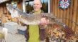 Indian Lake, pa�dziernik 2011, Marek D�browski i jego szczupaczek o d�. 94 cm, 6 kg wagi. 