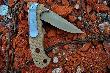 CRKT Desert Cruiser Operation Iraqi Freedom Dane : D�ugo�� ostrza: 9,5 cm D�ugo�� ca�kowita: 22,9 cm Grubo�� ostrza: 0,35 cm Rodzaj ostrza: Triple point cz�ciowo z�bkowane Rodzaj stali: AUS8 58-59 HRC R�koje��: Tekstura Zytel Waga: 176 g