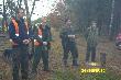 Polowanie Wigilijne 2011
Na pokocie dwa dziki i koza, ale nie oto chodzio, przede wszystkim ch spotkania, nie przeszkadzania onom w domu, by opatek, yczenia przede wszystkim zdrowia, bo ostatnio u nas w kole z tym coraz gorzej, byy chwile refleksji, zadumy, nostalgi, wyciszenia ale te chwile artw i wspomnie np. Wigilie z Zbyszkiem Z. i.t.p. By barszczyk , krokiet, ledzik i byo mio, kady dosta prezent w postaci czapeczek widocznych na wsplnej fotce i dyskusje czy robi takie polowania-spotkania w przyszoci, bo jak wida frekwencja ........, ale doszlimy do wniosku, e warto, bo to przecie nasza owiecka tradycja,element naszego owiectwa, spotka z potrzeby  a nie na si. Byo mio i sympatycznie, a tak, e do domw wrcilimy chyba troch za pno, biesiadowanie oczywicie byo dusze od polowania ale tego nikt nam nie odbierze, a byo warto. 
