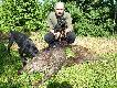 pierwszy kontakt a dzikiem Imbor bacznie obserwowa� jak Pako g�osi� dzika