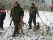 Niedzielna zbior�wka.M�j tato ze strzelon� lisiur�.Po prawej podk�adaj�cy psy kol.Karol(forumowy Kislak999)