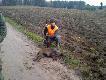 To zdj�cie znalaz�em w telefonie. Polowanie hubertowskie. Wsp�prowadzi�em je z Mariuszem S. W pierwszym p�dzeniu pad�y dwa warchlaki na flankach. Strzeli�em ja i ... Mariusz :) Grunt to dobrze si� rozstawi� ;) Dodam, ze inni te� mieli szans� ale jej nie wykorzystali