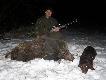 Kolejne wyj�cie do lasu (26.03.13) Wyszli�my z koleg� Krzysiem na polowanie po 15 minutach z kolacji wraca� ten oto kawaler strza� na drodze na odleg�o�� 40 krok�w :) Dzik poszed� jakie� 60m wi�c by�a swie�a �cie�ka tropowa dla Ajry :) Darz b�r.16 dzik strzelony o 20:15.