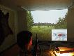 Zdj�cie 54. Ma�y, pokojowo-gara�owy symulator strzelania. W ko�cu NIED�WIED�!! Sk�ra na �cianie to nied�wied� - piastun, odpowiednik przelatka. W Karpatach zwany mrowicniokiem, bo grubszego zwierza nie upoluje.. W�a�ciciel tego symulatora posiada - wraz z rodzin� - spor� dolin�, i co 3 lata strzelaj� nied�wiedzia. Ale nie wielkiego, z szans� na medale, bo mi�so twarde i mniej smaczne, bij� tylko piastuny.
Nied�wied� le�y, obok analiza.