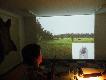 Zdj�cie 56. Ma�y, pokojowo-gara�owy symulator strzelania. W ko�cu NIED�WIED�!! Sk�ra na �cianie to nied�wied� - piastun, odpowiednik przelatka. W Karpatach zwany mrowicniokiem, bo grubszego zwierza nie upoluje.. W�a�ciciel tego symulatora posiada - wraz z rodzin� - spor� dolin�, i co 3 lata strzelaj� nied�wiedzia. Ale nie wielkiego, z szans� na medale, bo mi�so twarde i mniej smaczne, bij� tylko piastuny. Nied�wied� le�y, obok analiza strza�u od przodu. Jest to symulacja zatrzymania nacieraj�cego postrza�ka, bo je�li si� nie uda, to... cd na nast�pnym zdj�ciu.