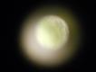 Zbada�em wszystkie swoje lufy wziernikiem. Niestety m�j aparat fotograficzny kiepsko to widzi, g��bia ostro�ci to tylko 2-3 milimetry.. Na tym zdj�ciu wida� wn�trze lufy g�adkiej. Pomimo starannego czyszczenia po ka�dym strzelaniu, wida� powierzchowne utlenienie g�adzi lufy. Zagl�daj�c go�ym okiem do lufy wida� nieskazitelne lustro..