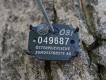 Austriacki odpowiednik LP. Zauwa�y�em takie tabliczki wisz�ce na gwo�dziach wbitych w drzewa wzd�u� drogi. Ka�dy numer inny.