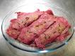 Zdj�cie 110:
Doprawione mi�so, po skropieniu octem winnym, trzeba zostawi� w ch�odzie na przynajmniej kilkana�cie godzin.