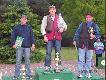 POZNA�-PUCHAR TARG�W 2006.
Tegoroczne zawody o Puchar Targ�w Pozna�skich zako�czy�y si� pomy�lnie .Trzeba odda� pok�on organizatorom i s�diom za sprawne przeprowadzenie tych zmaga� ,bo przy 148 uczestnikach w jeden dzie� ,to by�o nie �atwe . Nie przypominam sobie podobnych jednodniowych zawod�w z tak� liczb� uczestnik�w . Prawda nie wszyscy dotrwali do ko�ca, i� ostatnia grupa strzela�a oko�o 19.00 dzika ,a w tym czasie rozgrywany by� bara�  za I-miejsce mi�dzy Zbyszkiem Montowskim  i Darkiem Skibiakiem . Bo mieli oni ka�dy  a� po 485p.Po drugim podej�ciu  na kr�gu jednym rzutkiem Zbychu odda� przewag� Darkowi . A na tzrecim mi�jscu ulokowa� si� Kol. Pawe� Ropi�ski -482p. Zauwa�cie, �e  na pud�e by�o dw�ch z Bydgoszczy ! Czwarty na trawie  by� Mario-Grawer z wynikiem �yciowym 481p.- wielkie gratulacje , pi�ty z kolei by�  Jacek Szerszenowi� -479p. . �epszy �rut mia� Darek Skibiak -295p. ,a lepsz�  kule zroby� Andrzej Szugajew -195p.  Jeszcze raz GRATYLACJE  dla  najlepszych i podzi�kowanie organizatorom za sprawne przeprowadzenie zawod�w i pi�kne puchary oraz nagrody , a r�wnie�  znakomite okoliczno�ciowe znaczki .  Dalsze wyniki b�d� wydrukowane p�niej . Pozdrawiam i Darz B�r!
