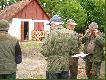 Pe�ne skupienie na twarzach my�liwych-pracownik�w