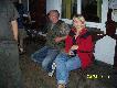 Blondynka w czerwonej bluzie , zawsze �yje na luzie.