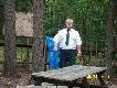 Mistrzostwa okr�gu pilskiego 2007 r.
30.06.2007 r. -  strzelnica w Trzciance.Tegoroczne mistrzostwa okr�gu pilskiego po raz pierwszy odby�y sie na tym zmodernizowanym obiekcie.Modernizacja strzelnicy polega�a na wybudowaniu osi rogacz - lis z  torem , kt�ry pozwala dowie�� tarcze do stanowiska s�dziowskiego.Ponadto przebudowano o� dzika i zaj�ca.Ogrom pracy , nie ma co .�eby tak jeszcze chcia�o urosn�� troch� krzak�w na skeecie i trapie .Wtedy nie by�oby takich prze�wit�w , kt�re potwornie utrudniaj� widoczno��.Zawody przebiega�y w kole�e�skiej atmosferze , bez wi�kszych zgrzyt�w technicznych , dotycz�cych maszyn i urz�dze�.
Wystartowa�y dru�yny 22  k�  �owieckich.Zwyci�y�o tradycyjnie ju� K� Ostoja  z Chodzie�y , w sk�adzie J�zef Czerwie�  , Marek Czerwie�  oraz Dariusz Czerwie� .Uzyskali w sumie 1376 pkt.Drug� lokat� zaj�o K� Kaczor ze �mi�owa , w sk�adzie :Marcin Senger  , Maciej Krawiec  oraz Maciej Pszcz�ka  - 1274 pkt.Na trzecim miejscu uplasowa�o si� K� �ubr z Pi�y w sk�adzie : Rafa� Witczyk , Krzysztof Wierzbicki  oraz Ryszard Zieli�ski  - 1144 pkt.
Indywidualnie w klasie powszechnej zwyci�y� Dariusz Czerwie� - 467 pkt.,przed Marcinem Sengerem   - 459 pkt.,oraz Maciejem Pszcz�k�  - 400 pkt.
W klasie mistrzowskiej zwyci�y� J�zef Czerwie�  - 473 pkt., przed Wojciechem Pietrusz�  - 458 pkt. , oraz S�awomirem Kurzacem  - 456 pkt.
W sumie wystartowa�o 72 zawodnik�w , w tym 20 w klasie mistrzowskiej oraz 52 w klasie powszechnej.
Reszta na fotkach.